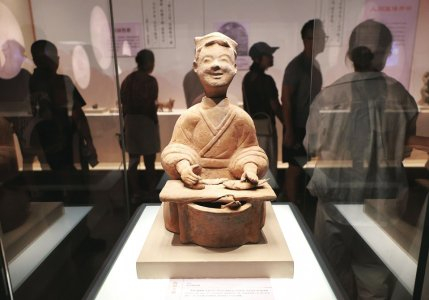 300余件文物珍品,因“微笑”相遇